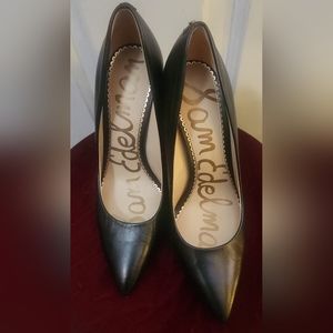 Sam Edelman Black 3" Leather Heels Size 6.5, 1 flaw (see last  photo)